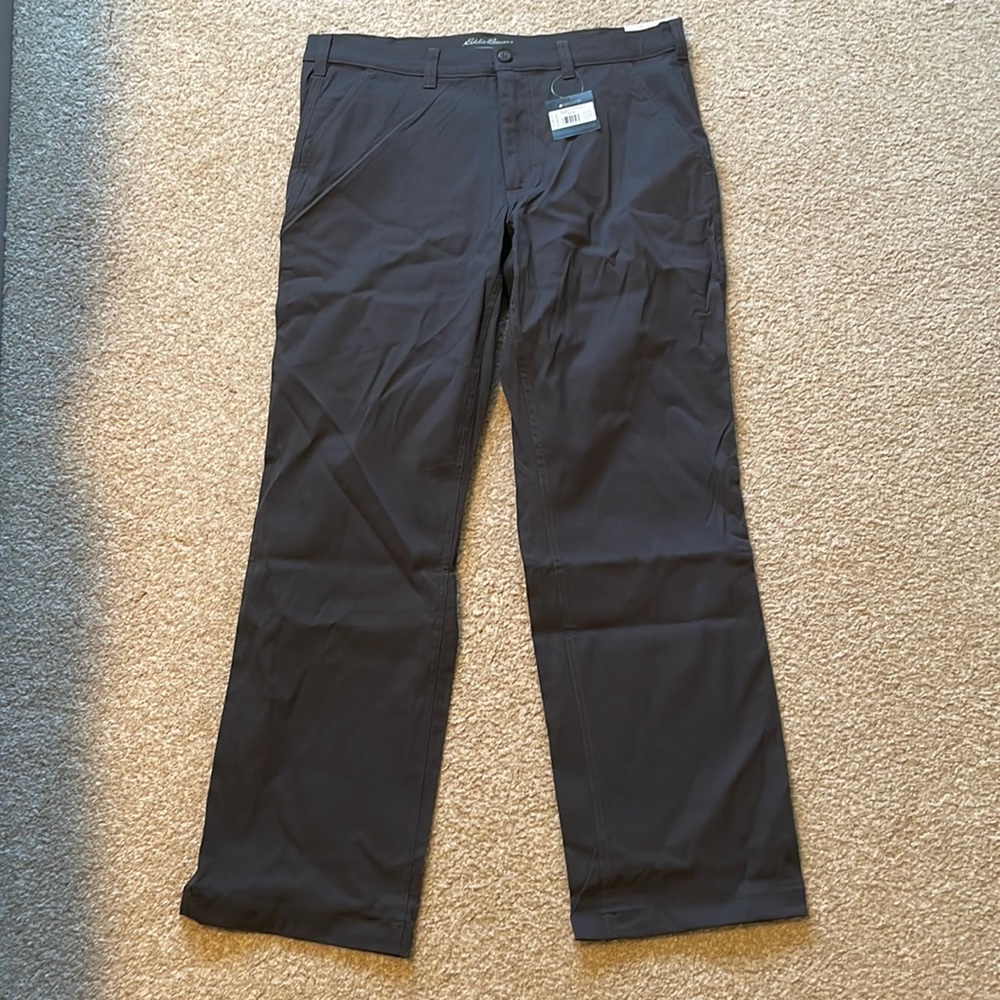 Eddie Bauer men’s 36/32 pants. NWT!